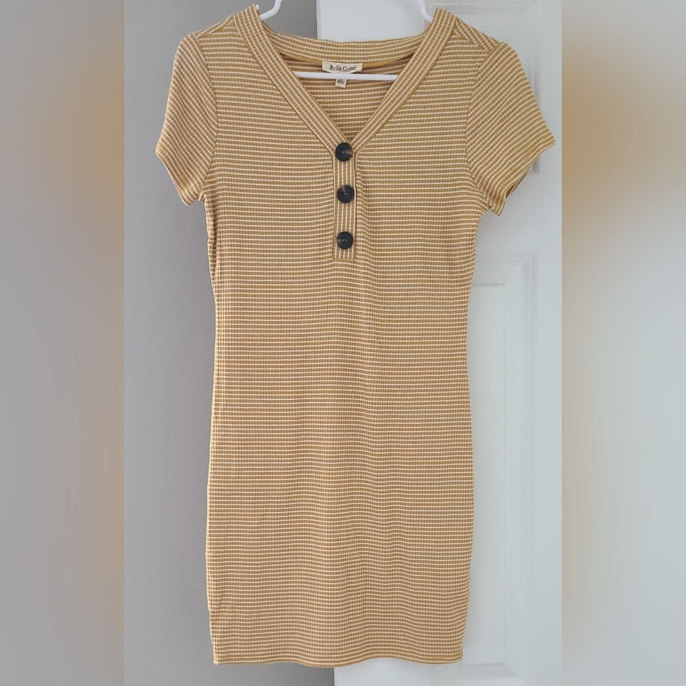 Spring/Summer Short sleeve T- shirt dress. Color yellow. Size Small
